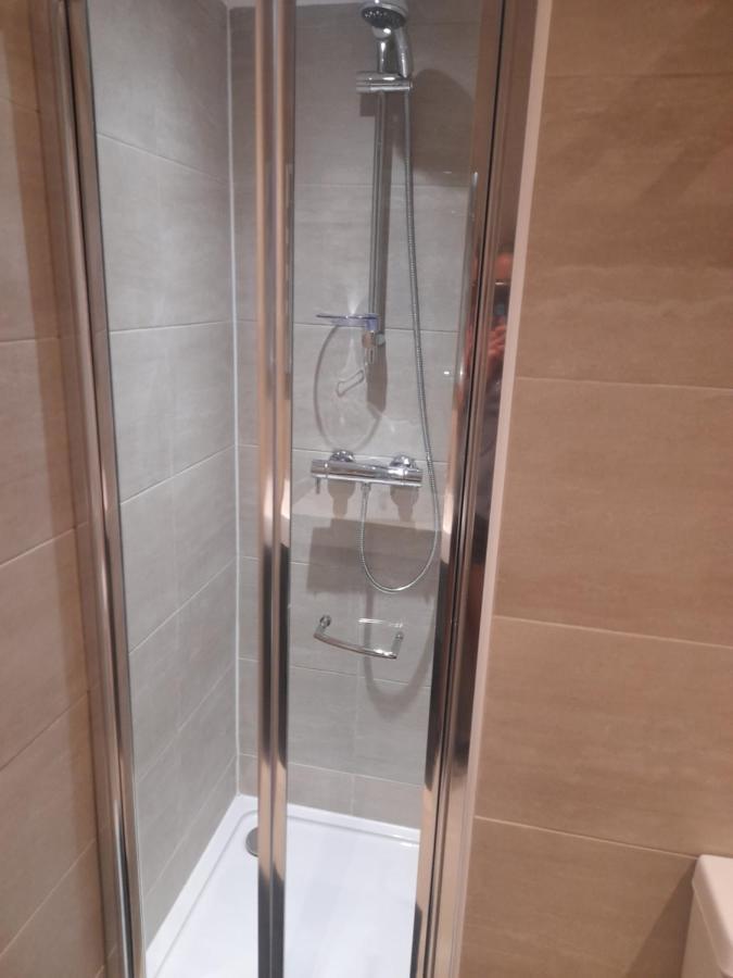 Lovely Home With Full En-Suite Double Bed Rooms Reading Exterior photo