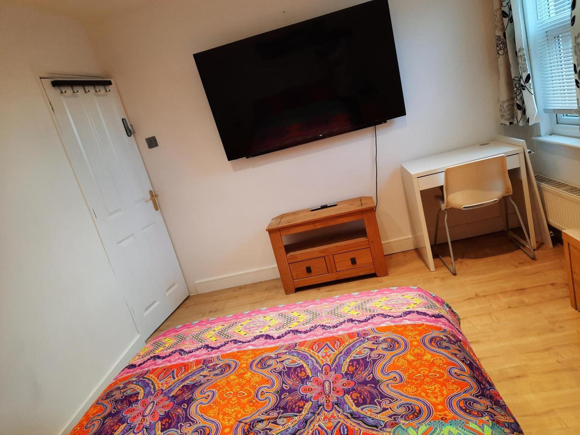 Lovely Home With Full En-Suite Double Bed Rooms Reading Exterior photo