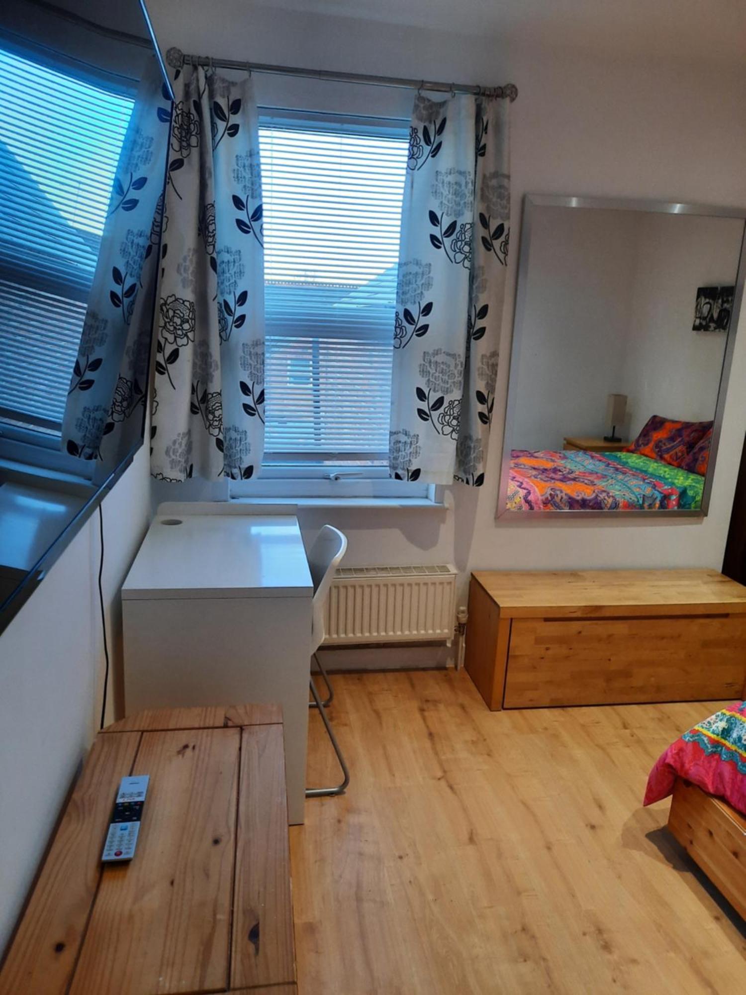 Lovely Home With Full En-Suite Double Bed Rooms Reading Exterior photo
